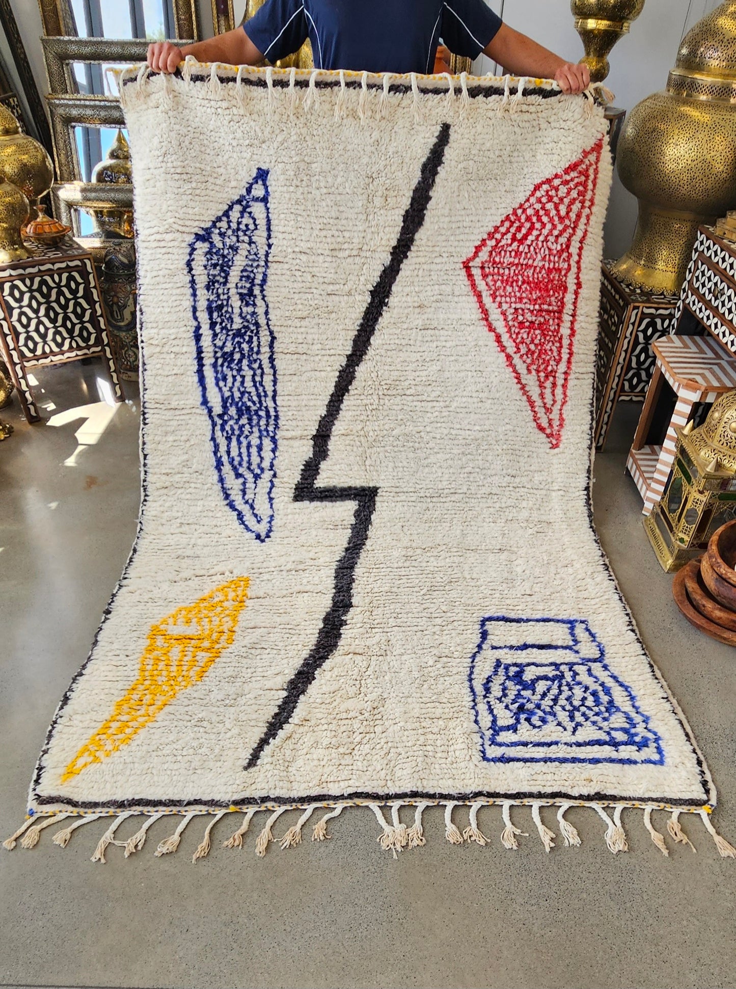 Medium wool Moroccan rug 38