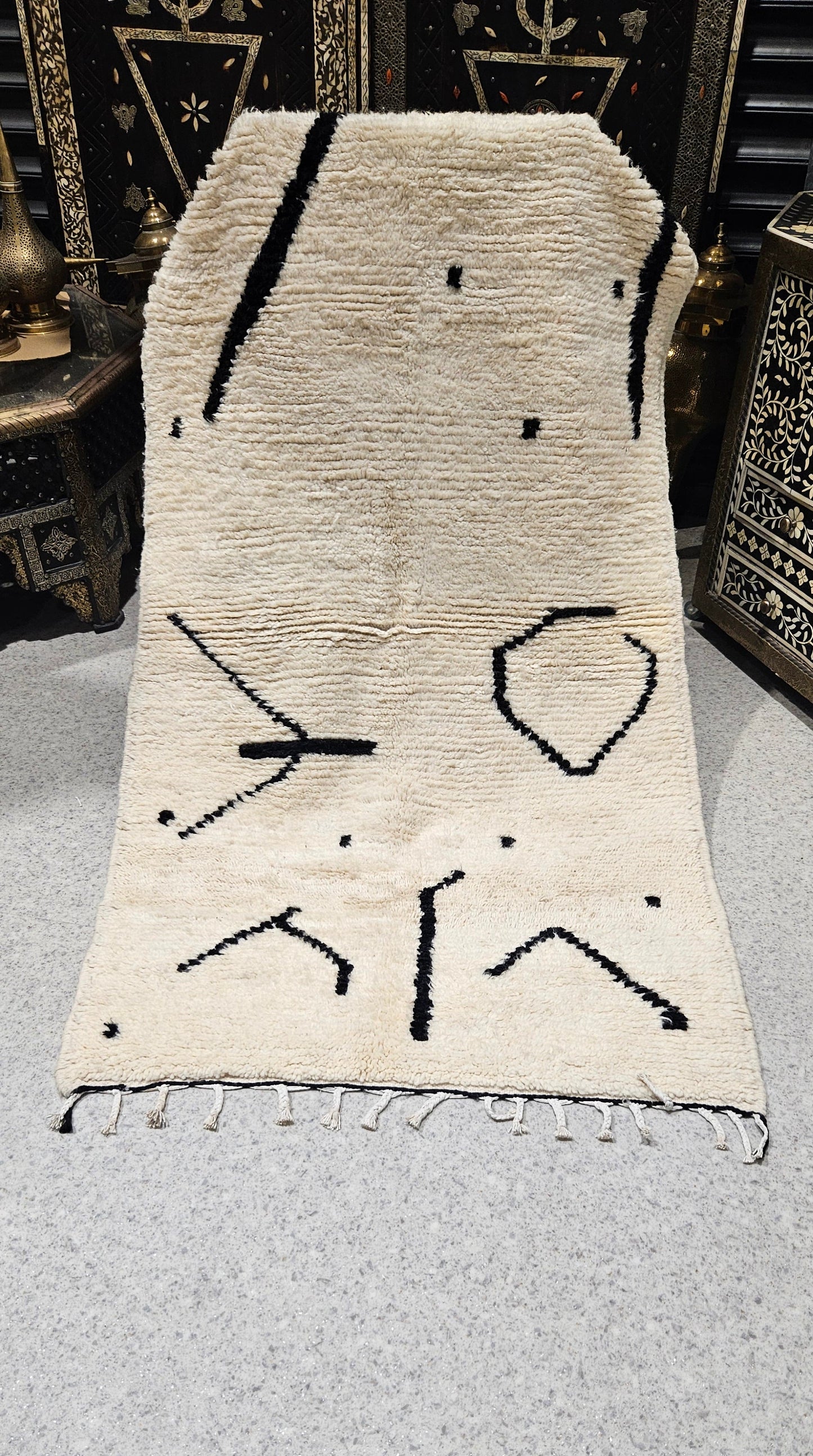 Medium black and white abstract Moroccan rug 46