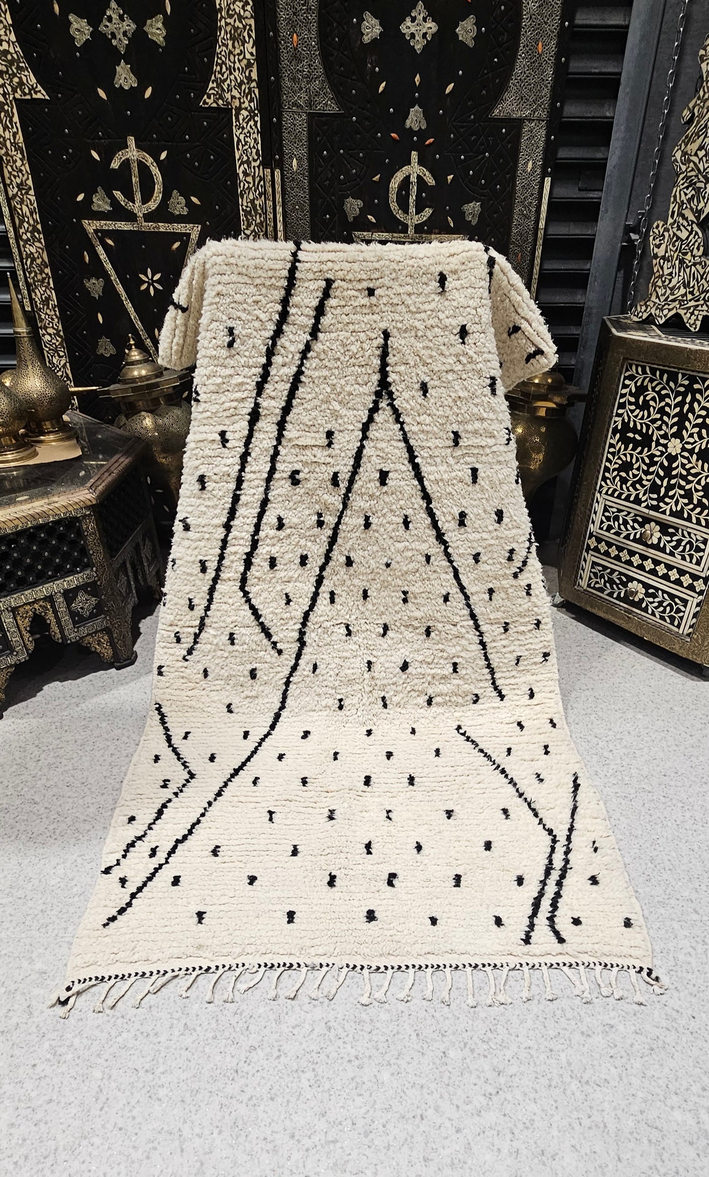 Large black and white dotted Moroccan rug 52