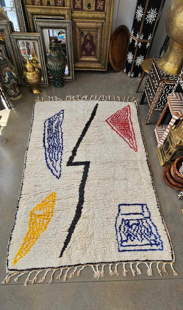 Medium wool Moroccan rug 38