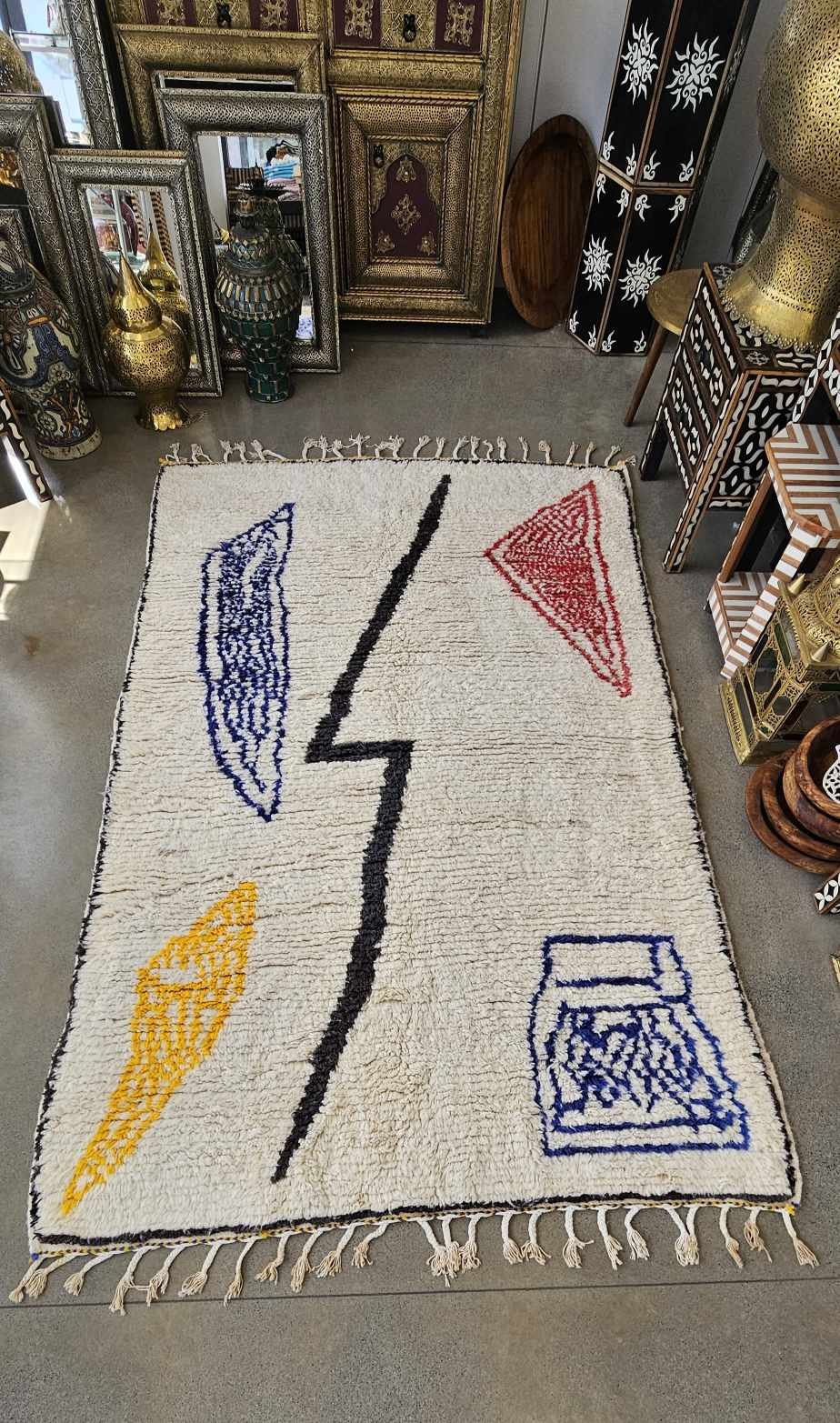 Medium wool Moroccan rug 38
