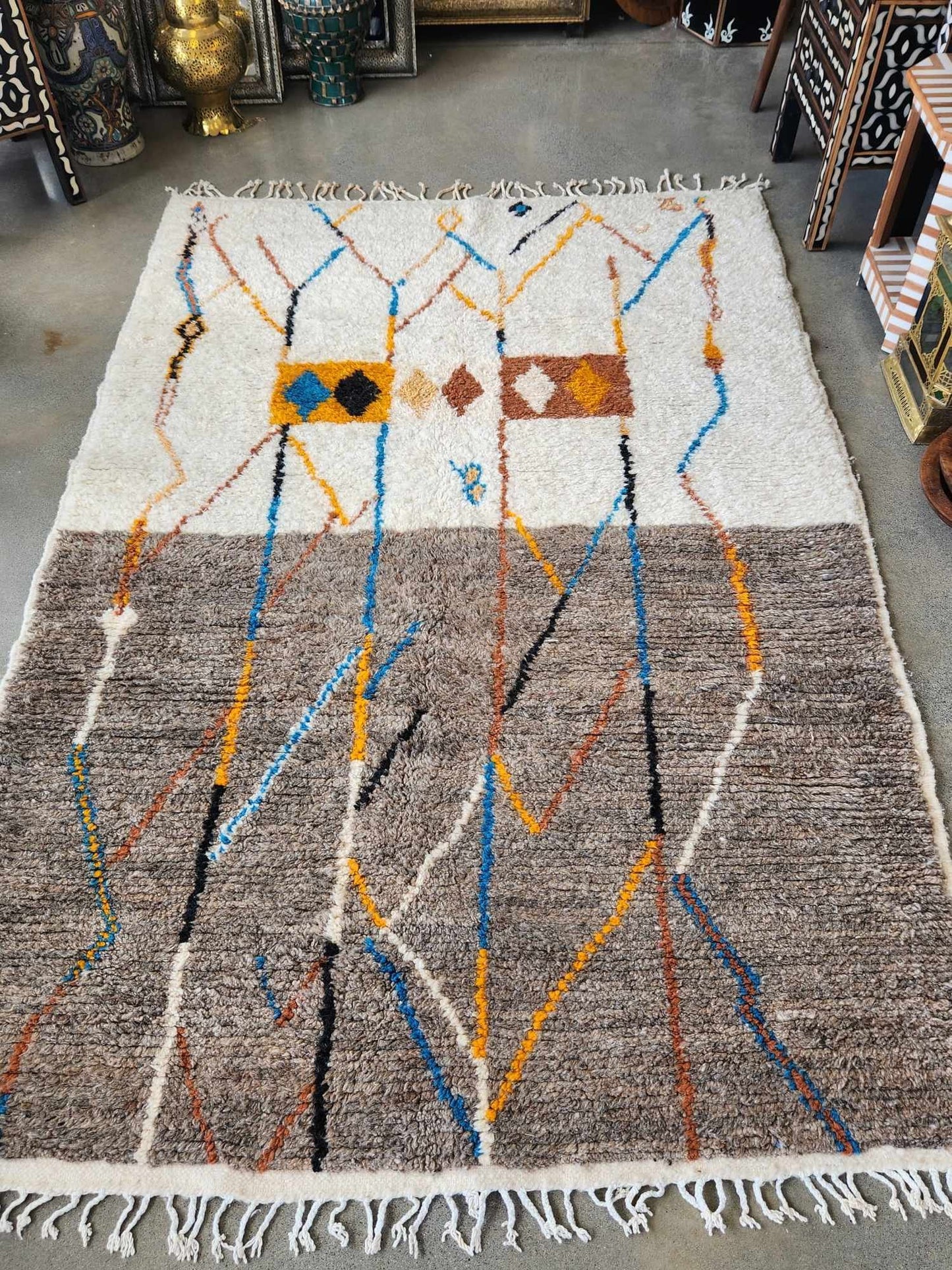 Large Moroccan wool rug 40
