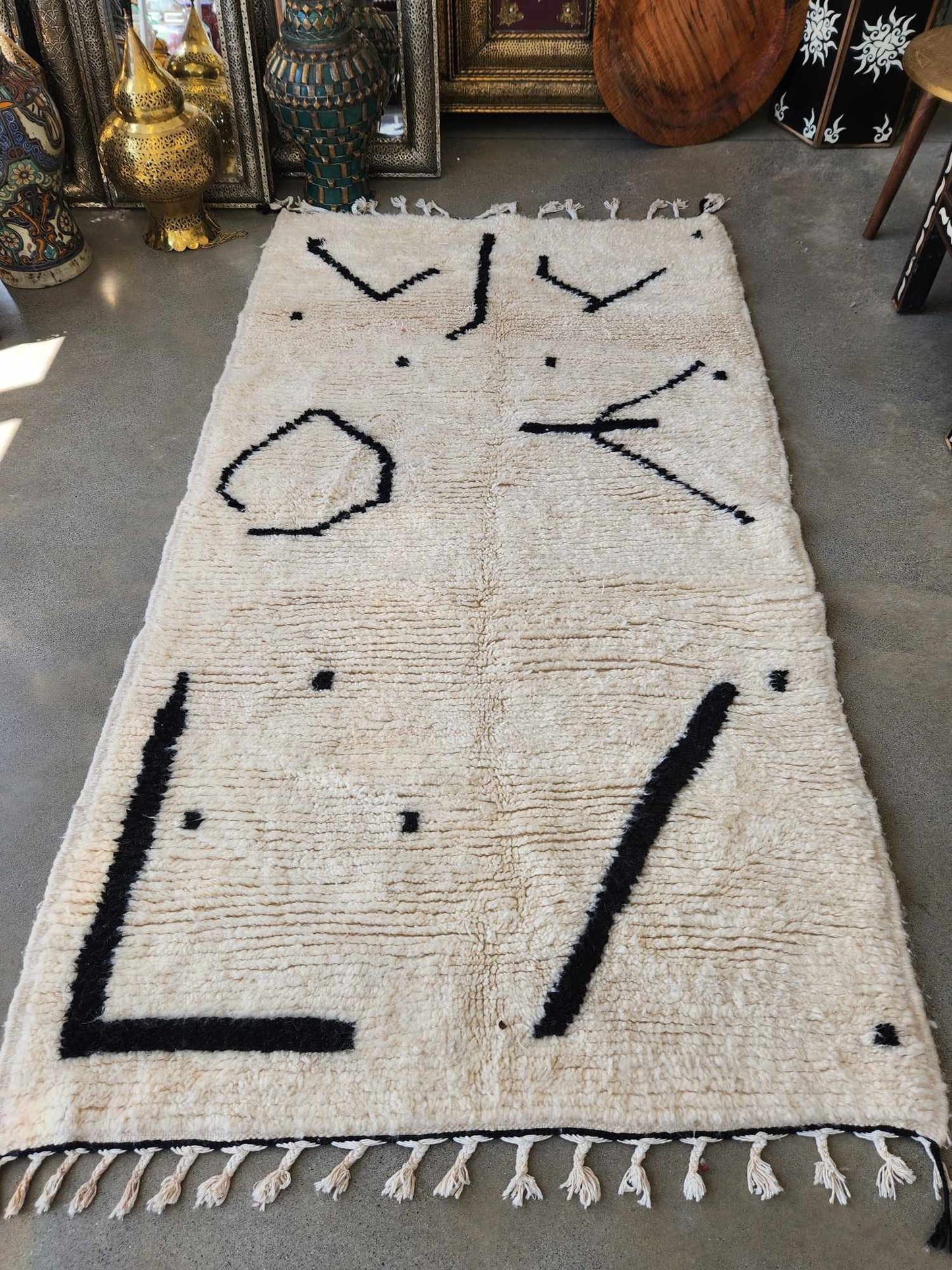 Medium black and white abstract Moroccan rug 46